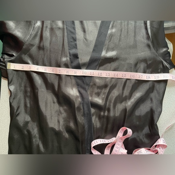 La Vie En Rose 🌹 Black Satiny Mesh Trim Robe Size S/M - Picture 9 of 11